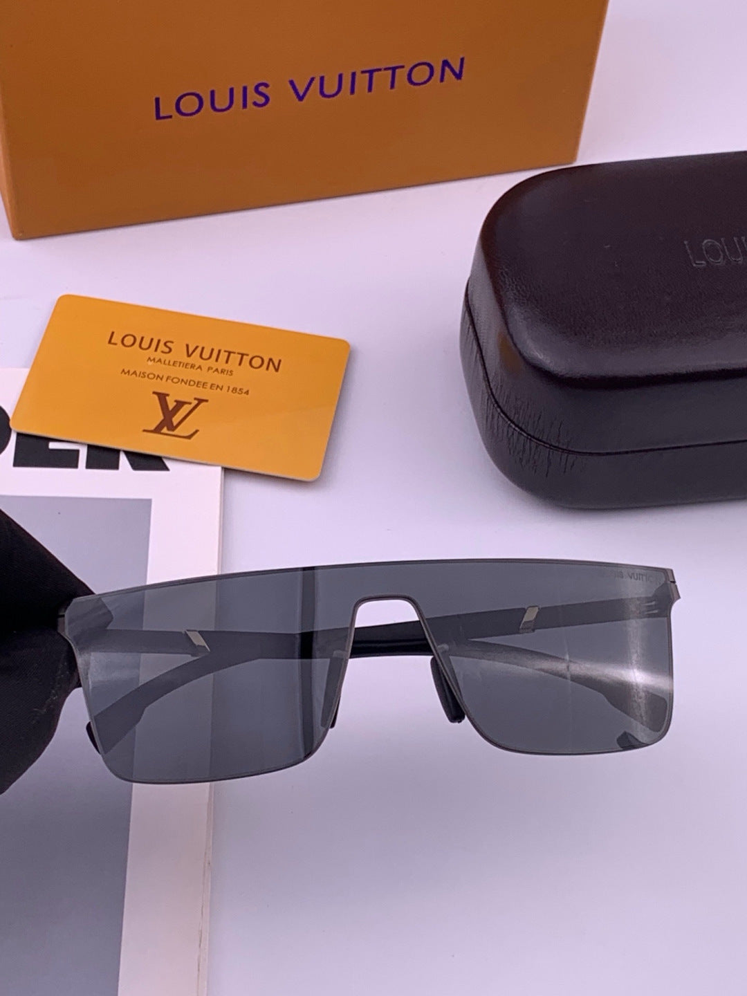 Louis Vuitton L016 Fashion Black Lens Sunglasses for Men & Women - 431160
