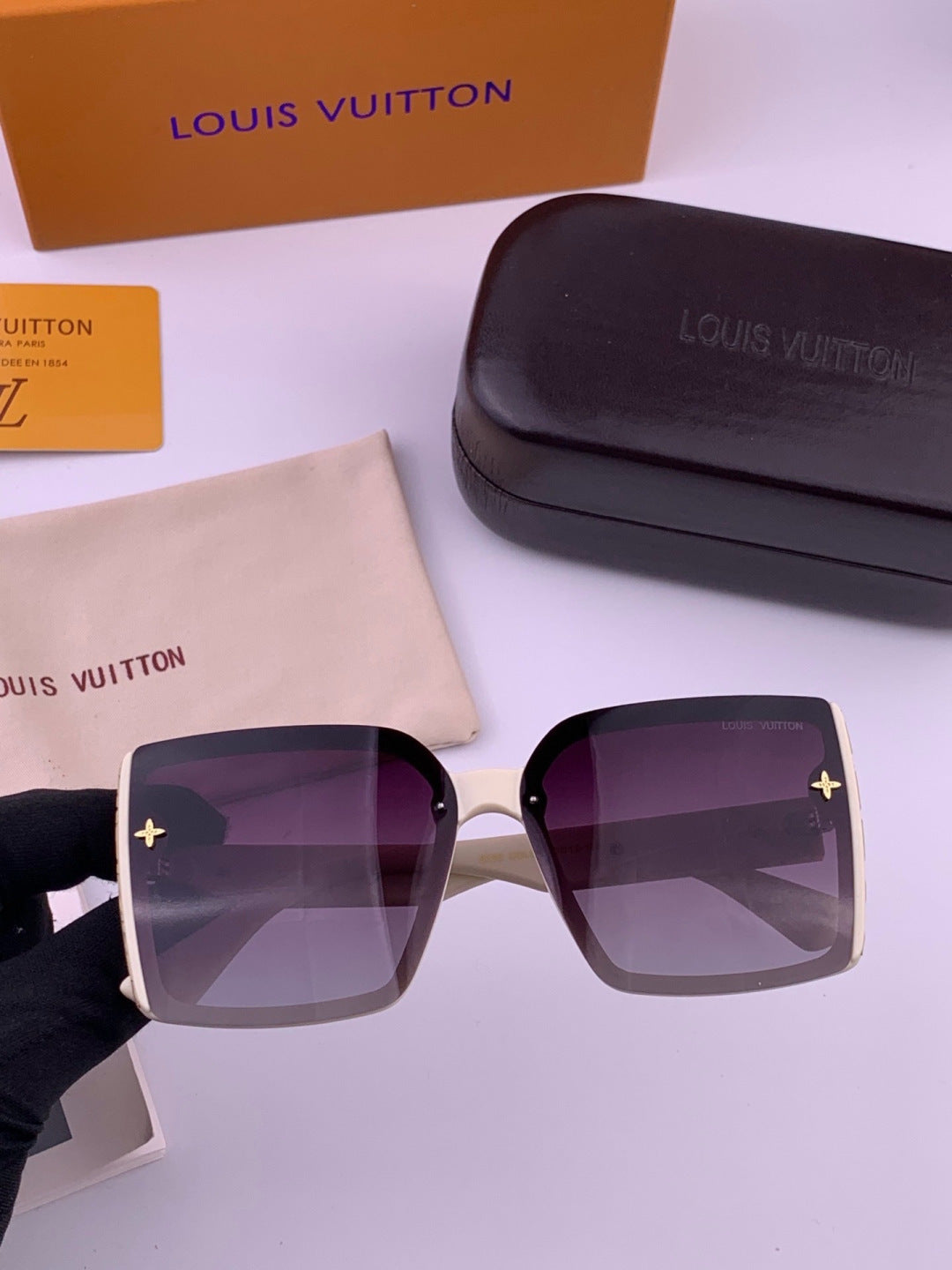 Louis Vuitton Fashion Gold Lens Sunglasses for Men & Women - 448592