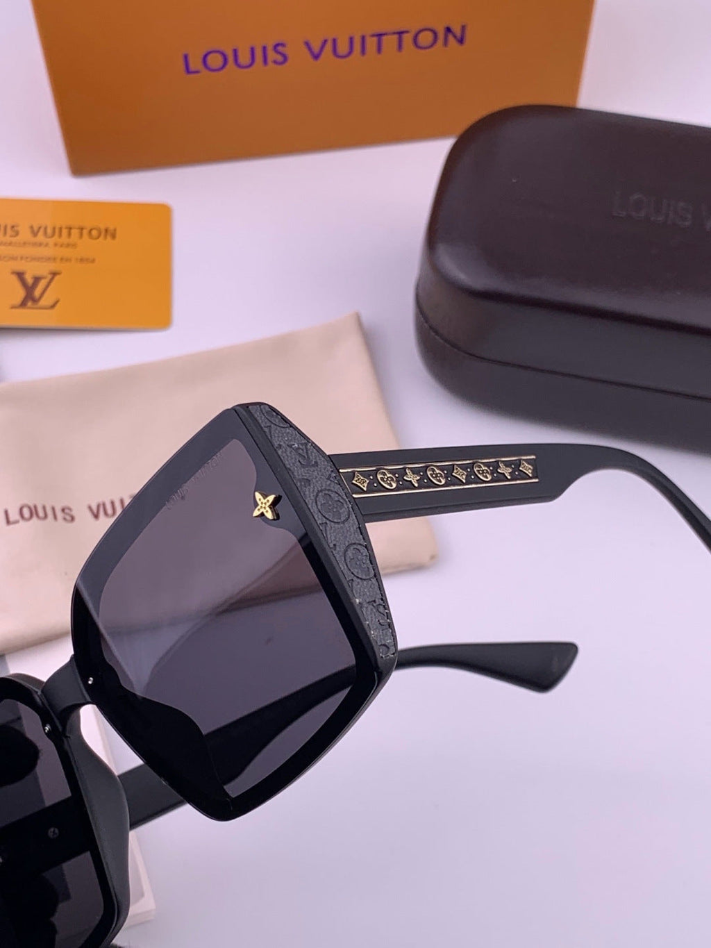 Louis Vuitton Fashion Gold Lens Sunglasses for Men & Women - 448592 - detail image 4