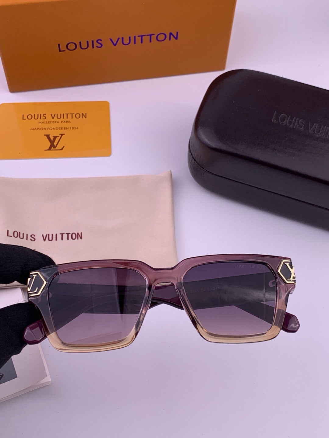 Louis Vuitton Fashion Gold Lens Sunglasses for Men & Women - 448509