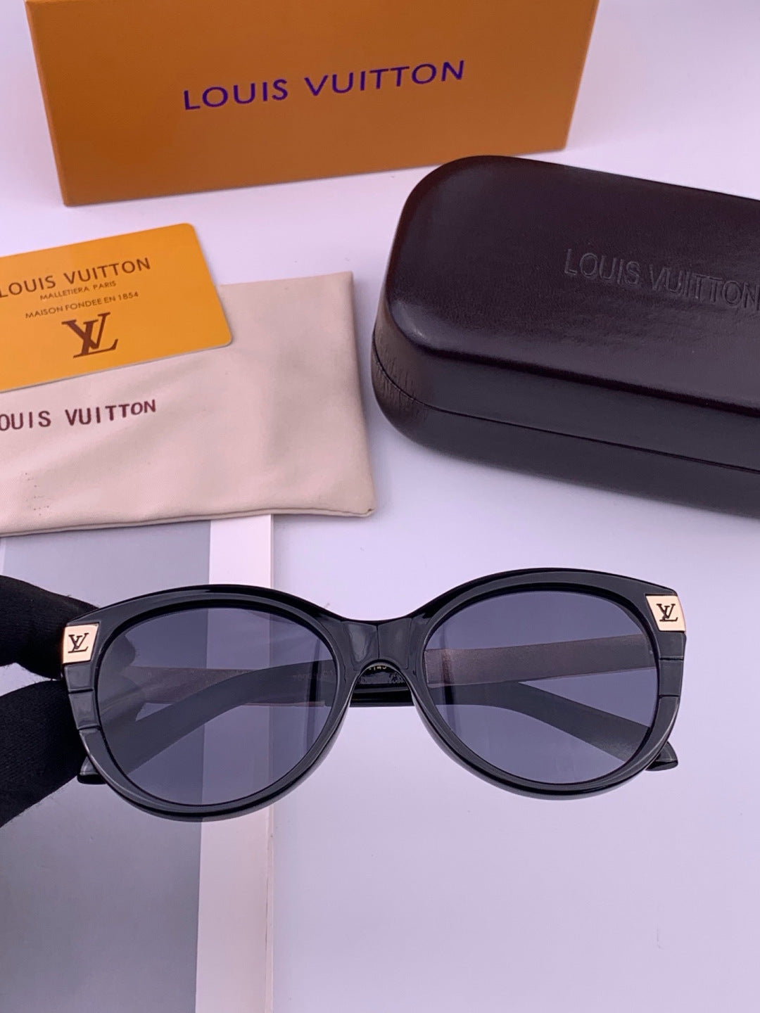 Louis Vuitton L87000 Oversized Black Lens Sunglasses for Men & Women - 448485