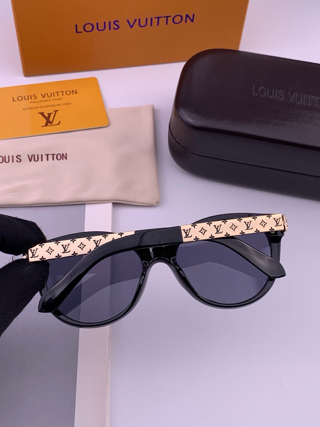 Louis Vuitton L87000 Oversized Black Lens Sunglasses for Men & Women - 448485 - detail image 5
