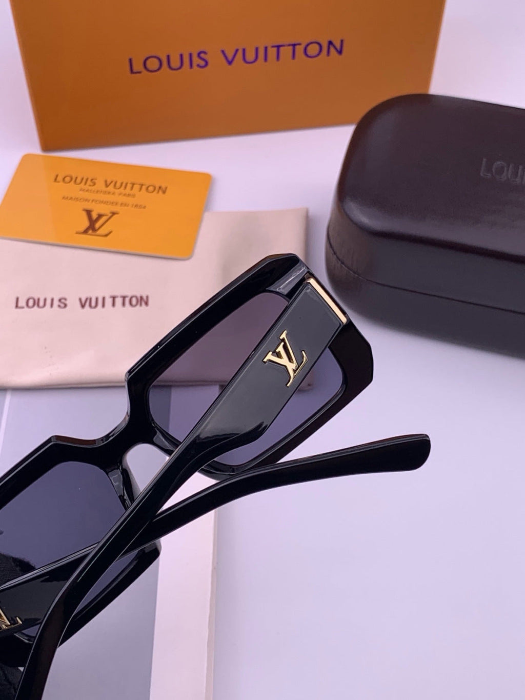 Louis Vuitton L37004 Oversized Black Lens Sunglasses for Men & Women - 448488 - detail image 4