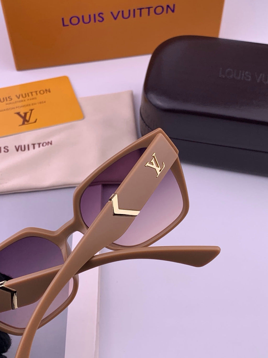 Louis Vuitton L77004 Oversized Purple Lens Sunglasses for Men & Women - 448491 - detail image 5