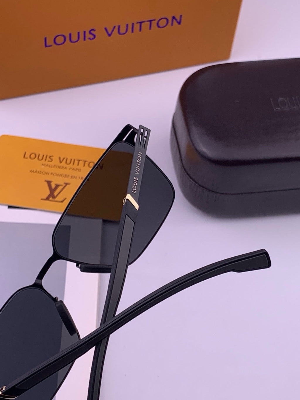 Louis Vuitton L516 Fashion Gold Lens Sunglasses for Men & Women - 448560 - detail image 5
