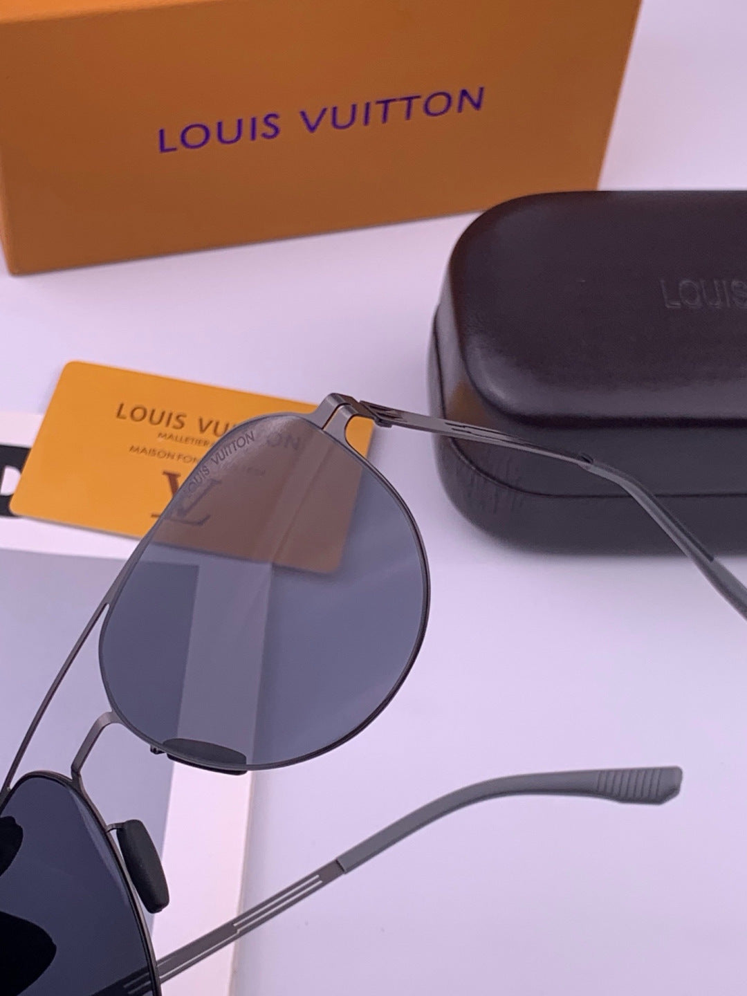 Louis Vuitton L39 Fashion Gold Lens Sunglasses for Men & Women - detail image 3