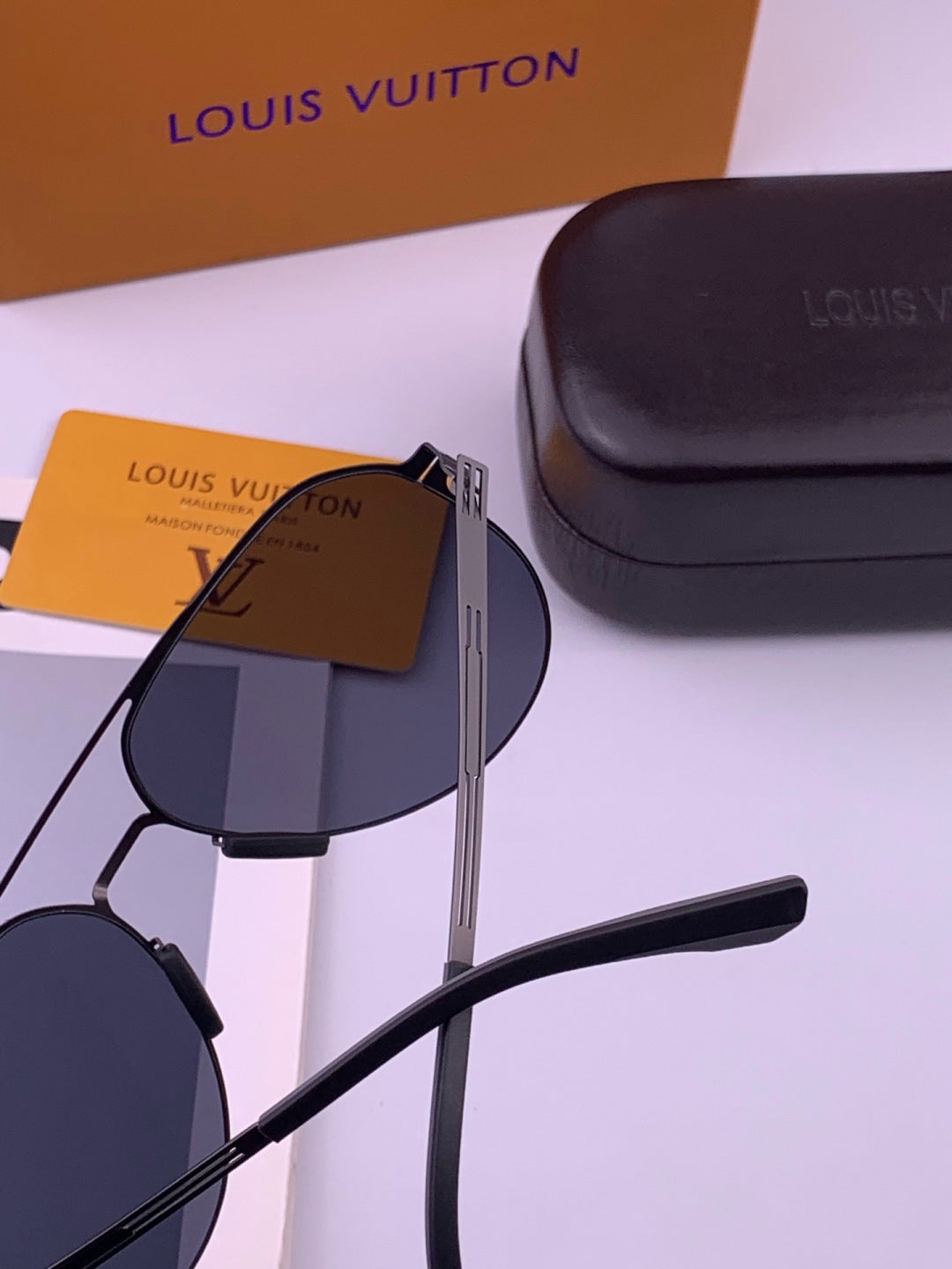 Louis Vuitton L39 Fashion Gold Lens Sunglasses for Men & Women - detail image 4