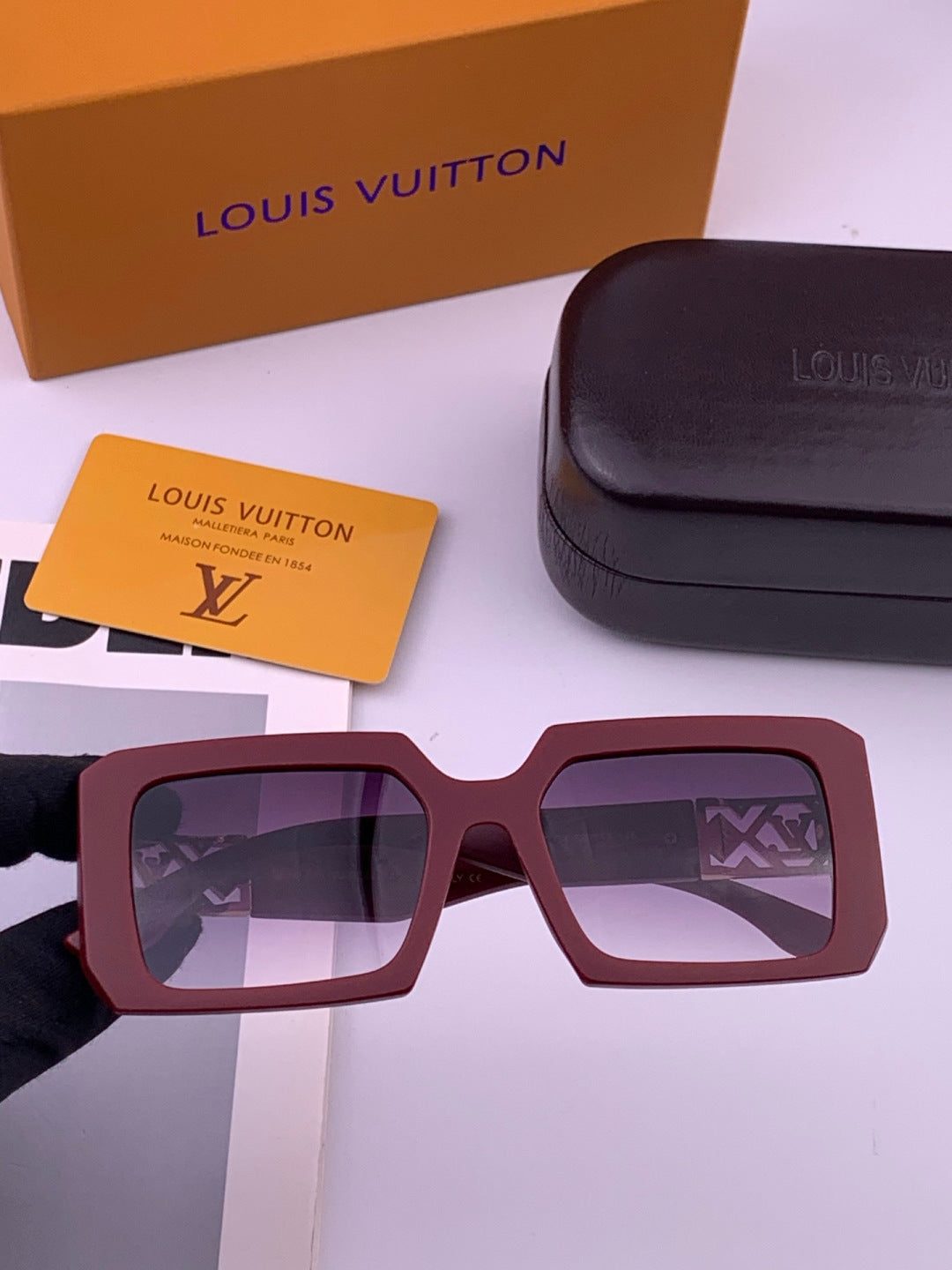 Louis Vuitton L77001 Square Brown Lens Sunglasses for Men & Women - 464813