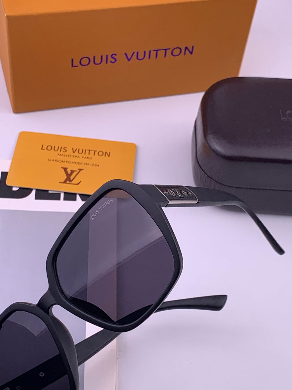 Louis Vuitton L3305 Square Black Lens Sunglasses for Men & Women - 464821 - detail image 3