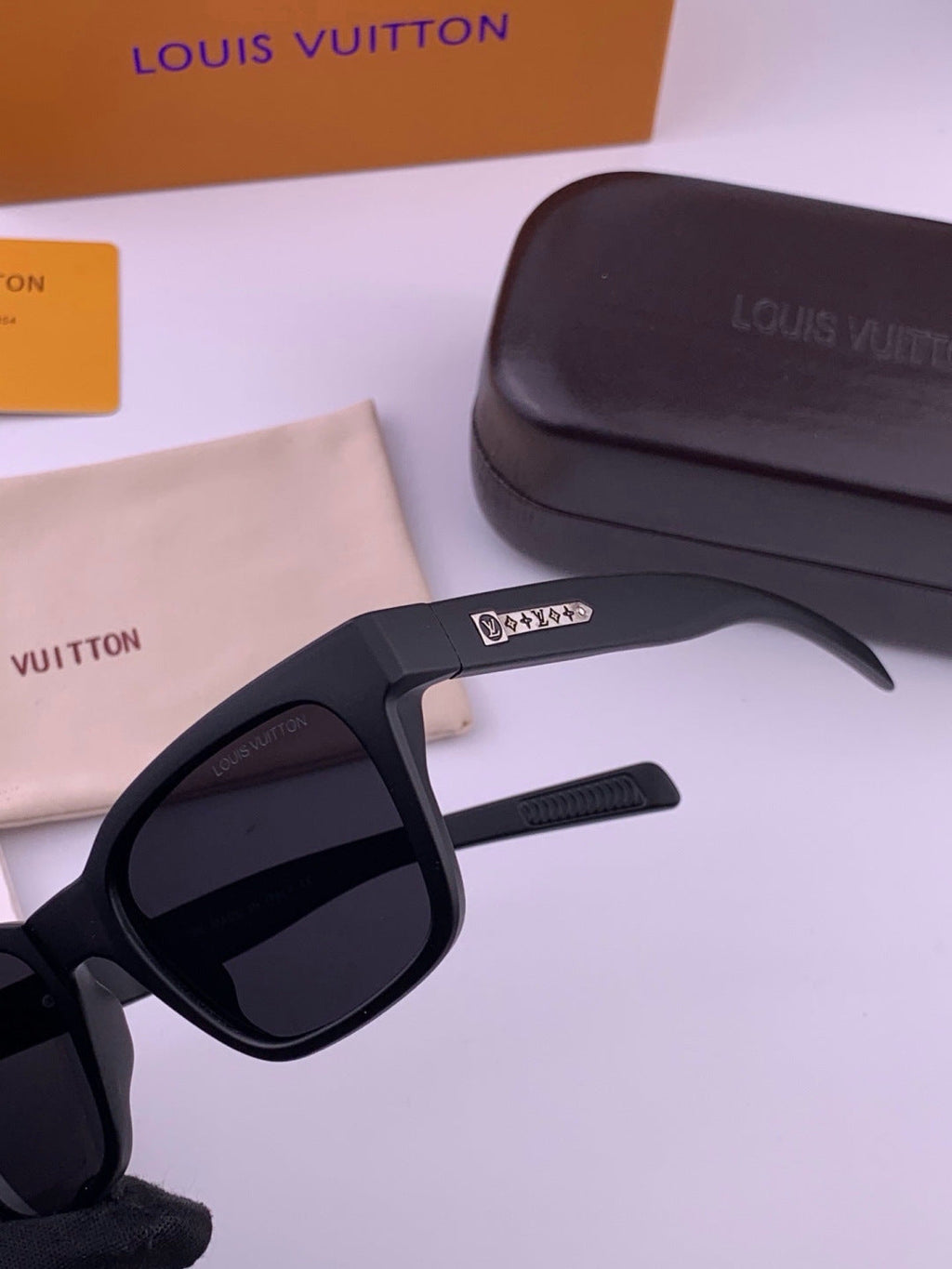 Louis Vuitton Fashion Black Lens Sunglasses for Men & Women - 464797 - detail image 5