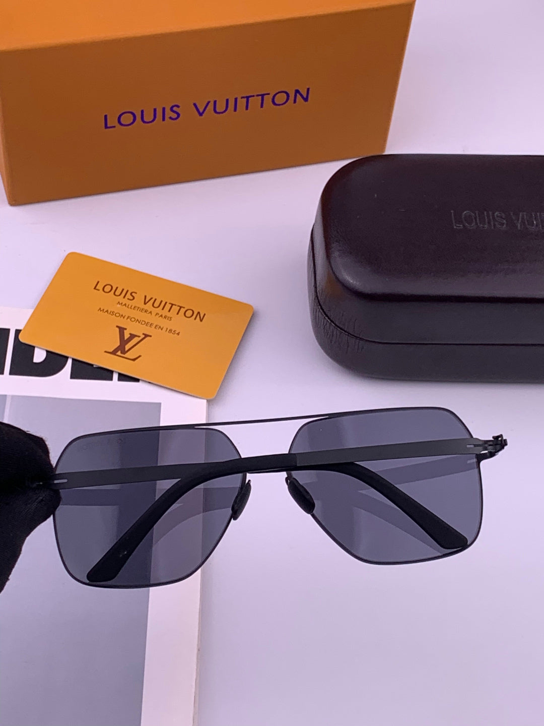 Louis Vuitton L3733 Fashion Gold Lens Sunglasses for Men & Women - 464786 - detail image 6