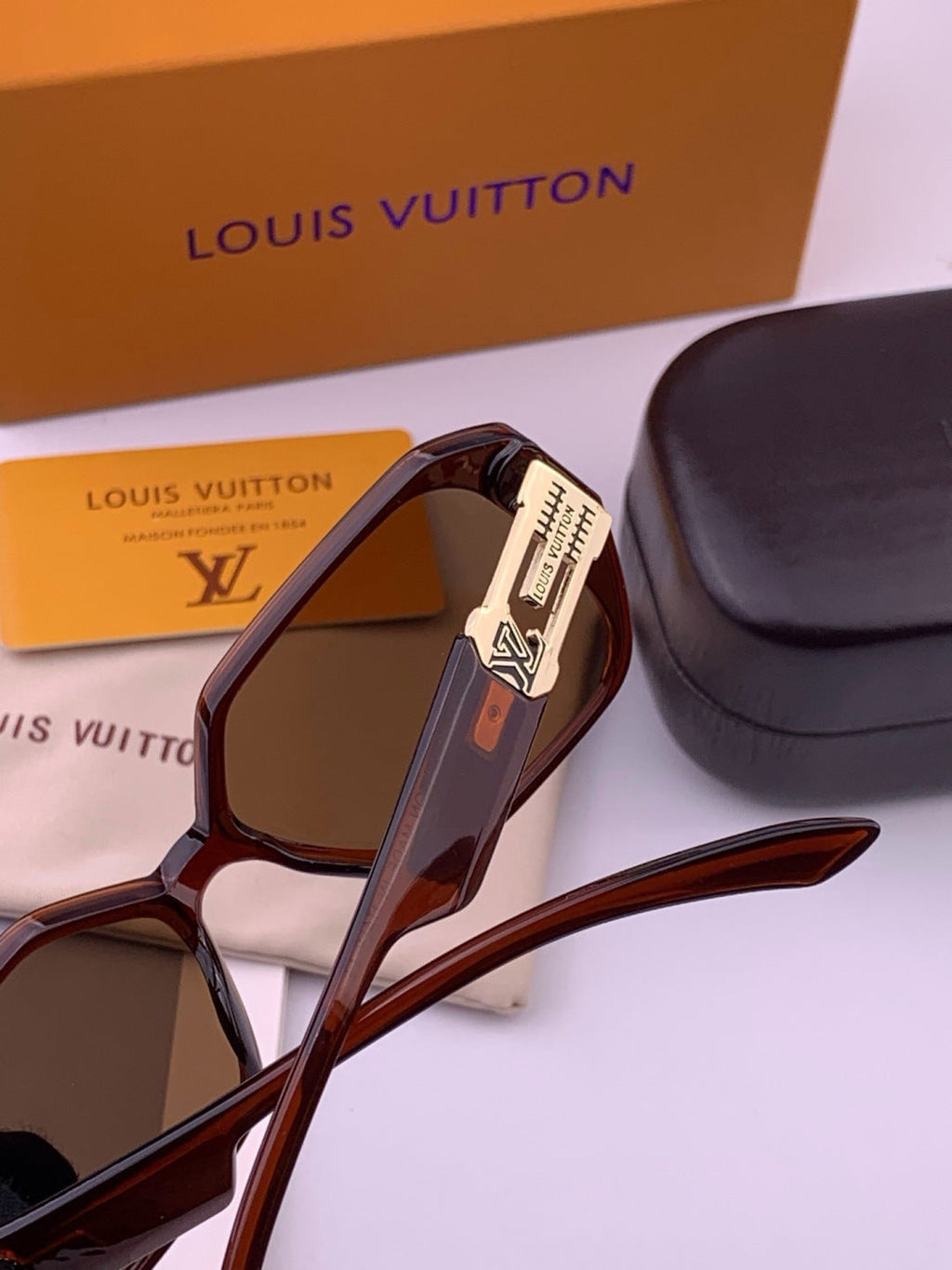 Louis Vuitton L17001 Square Black Lens Sunglasses for Women - 464711 - detail image 4