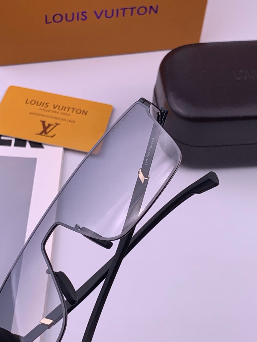 Louis Vuitton L016 Fashion Gold Lens Sunglasses for Men & Women - detail image 4