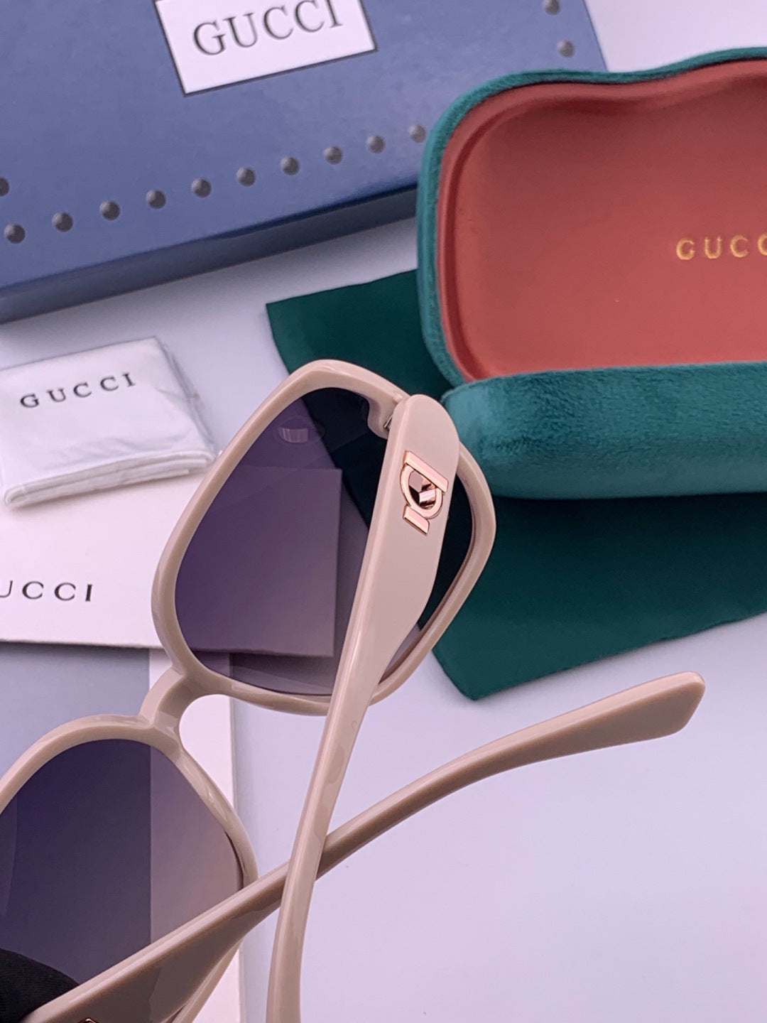 Gucci G0388 Round Red Lens Sunglasses for Men & Women - detail image 5
