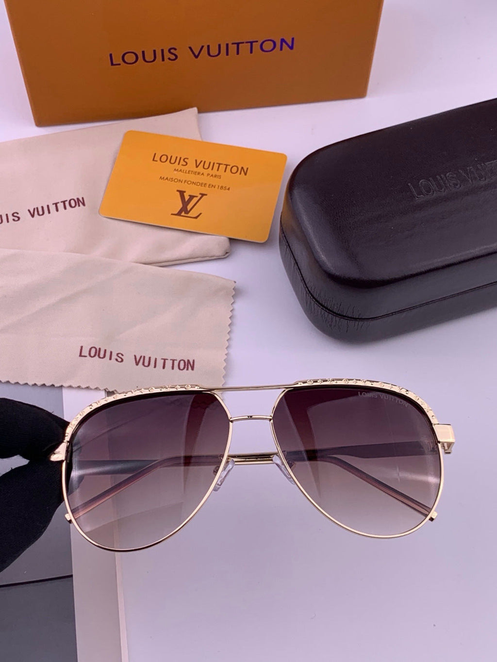 Louis Vuitton L01744 Aviator Black Lens Sunglasses for Men & Women - detail image 4