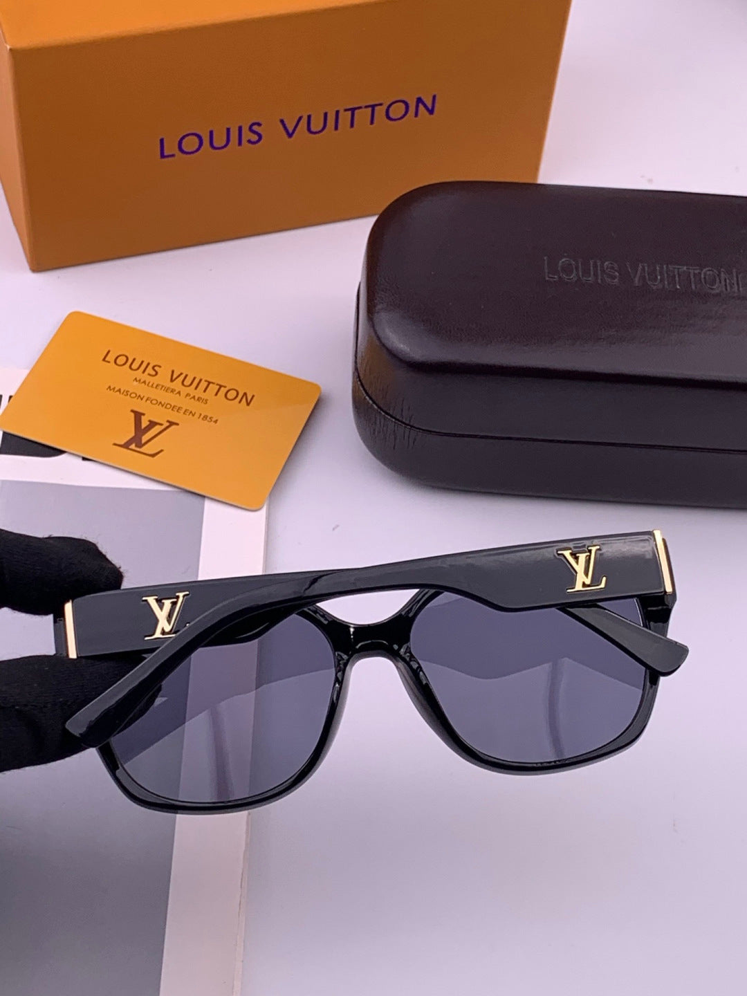 Louis Vuitton L27001 Square Black Lens Sunglasses for Men & Women - 486111 - detail image 5