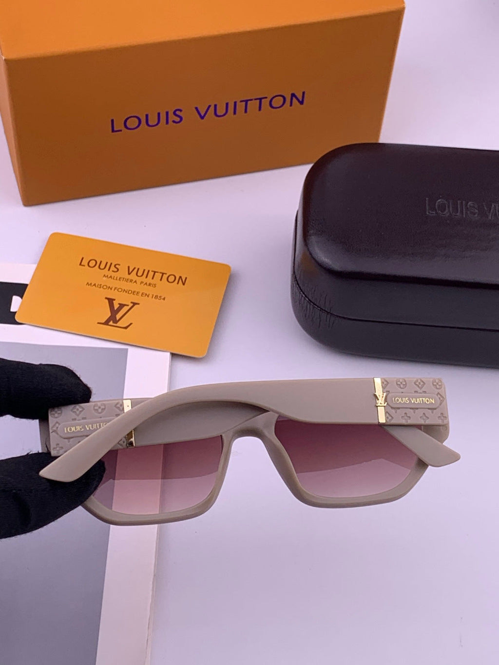 Louis Vuitton L17000 Square Black Lens Sunglasses for Men & Women - 486120 - detail image 4
