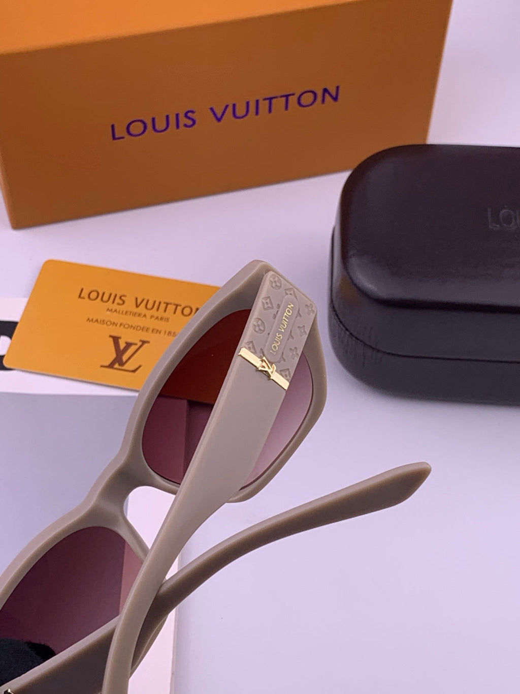 Louis Vuitton L17000 Square Black Lens Sunglasses for Men & Women - 486120 - detail image 6