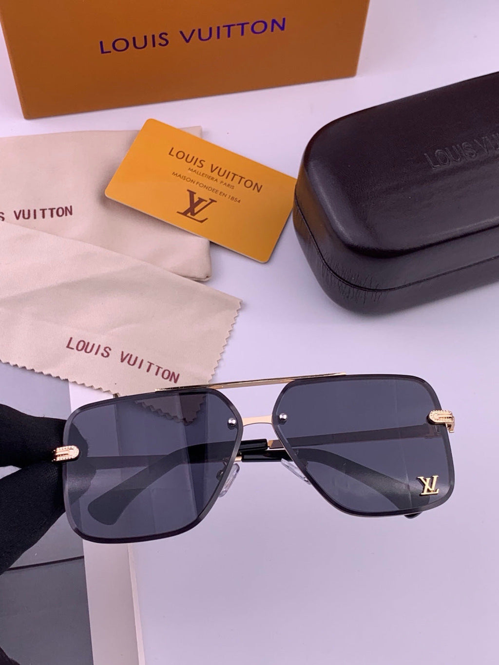 Louis Vuitton L91747 Aviator Gold Lens Sunglasses for Men & Women - 486098 - detail image 4