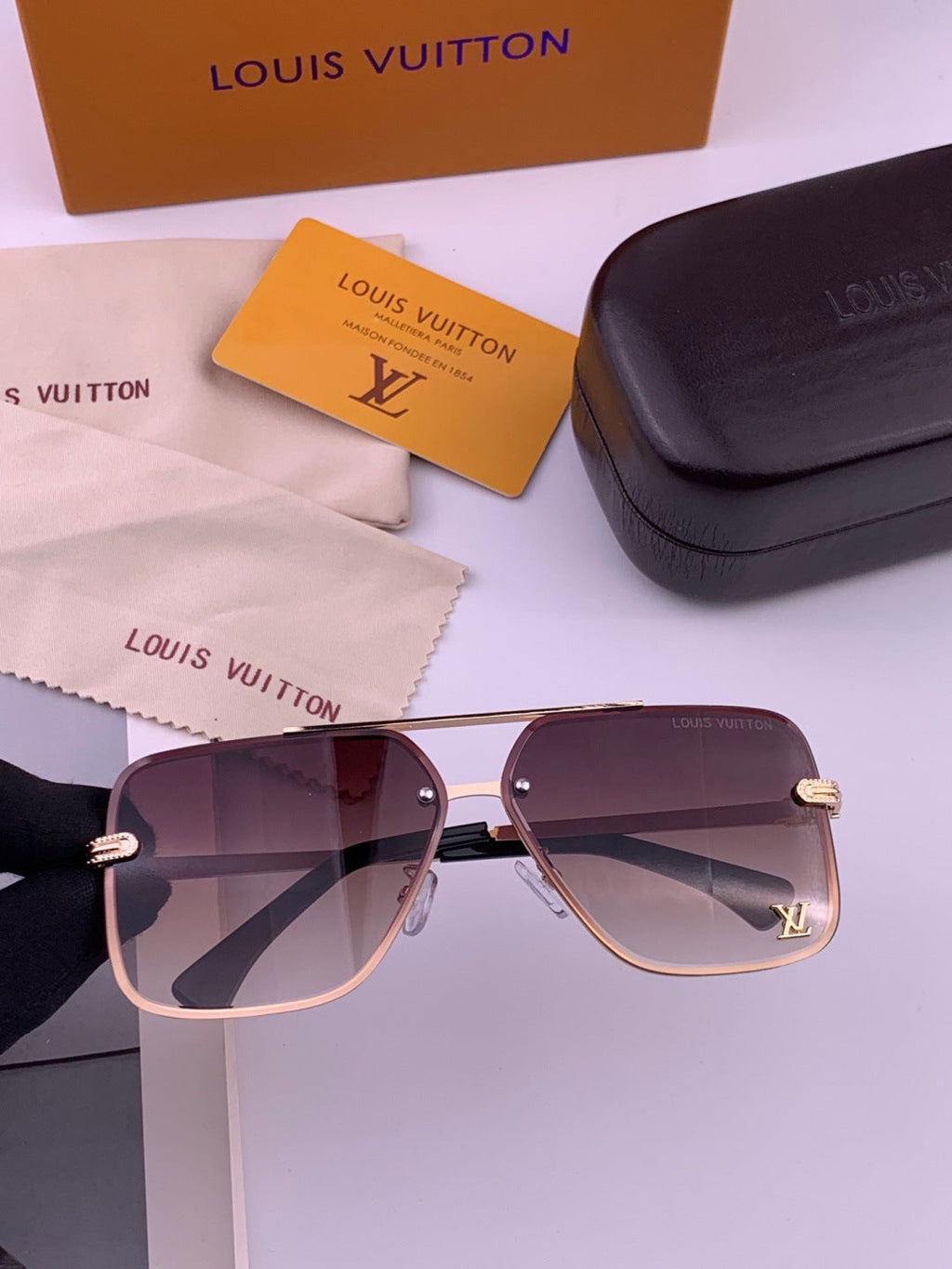 Louis Vuitton L91747 Aviator Gold Lens Sunglasses for Men & Women - 486098 - detail image 3