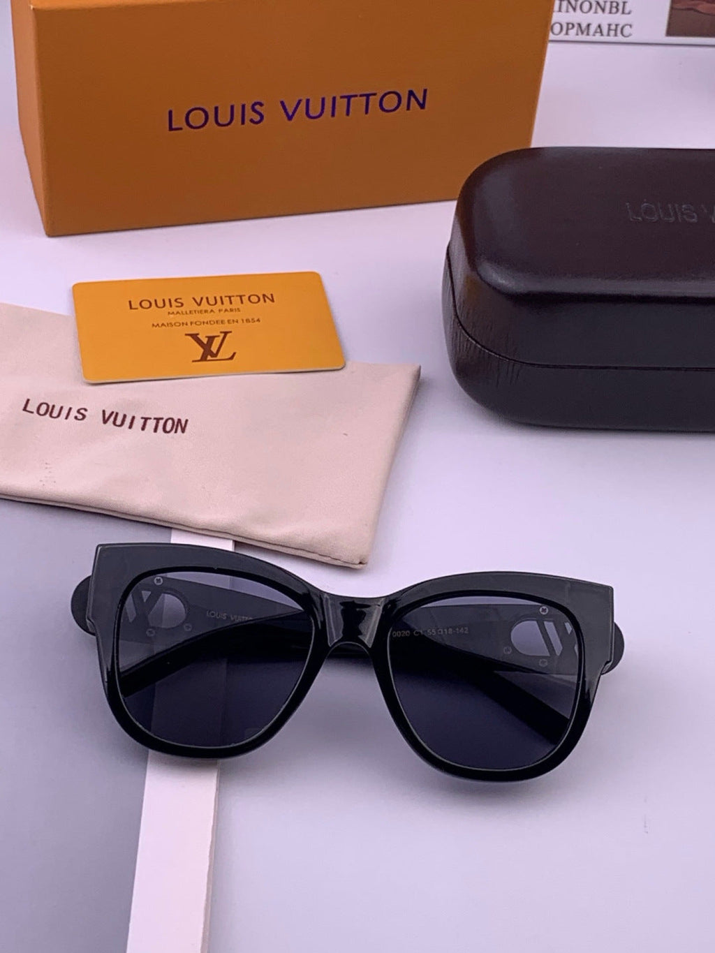 Louis Vuitton L07002 Square Black Lens Sunglasses for Women - 486181 - detail image 5