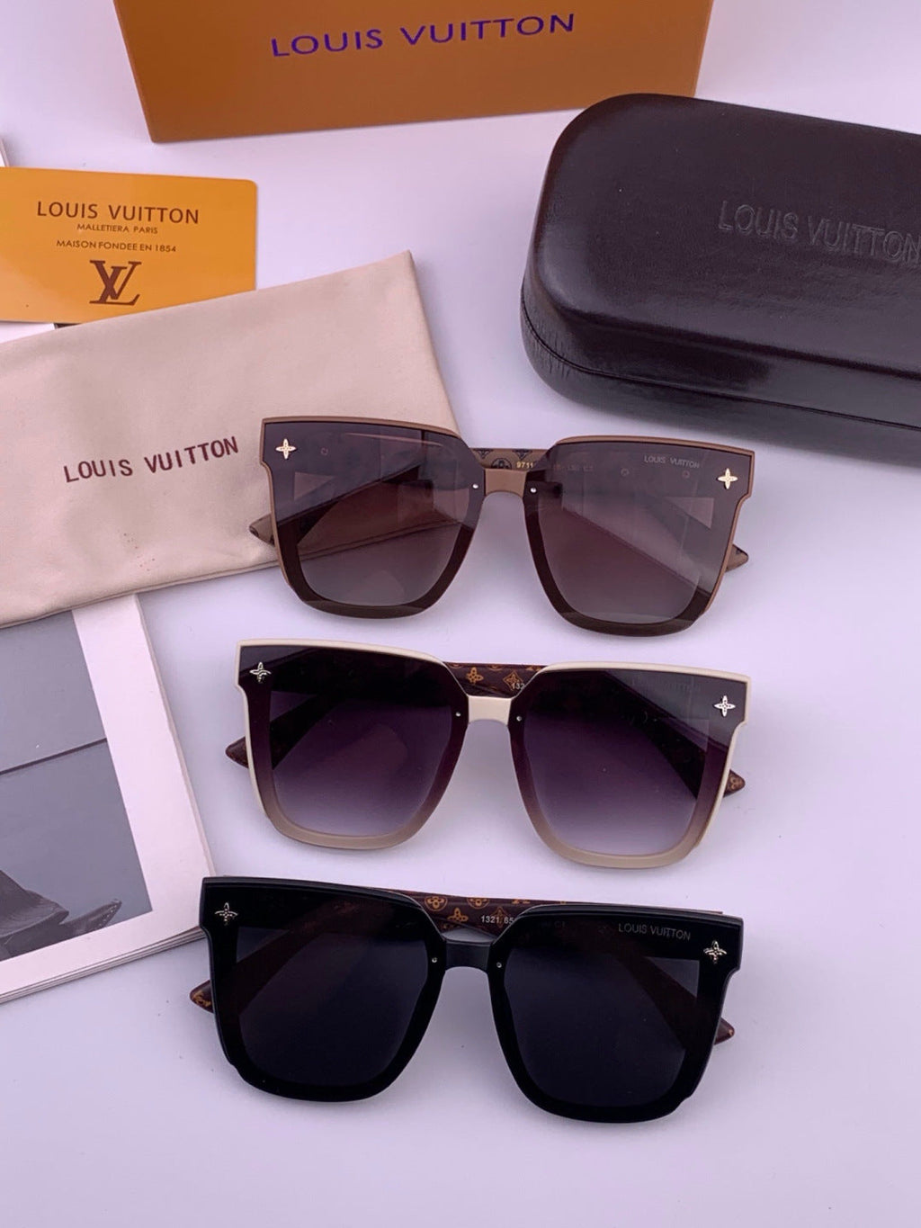 Louis Vuitton L1132 Square Gold Lens Sunglasses for Women - detail image 4