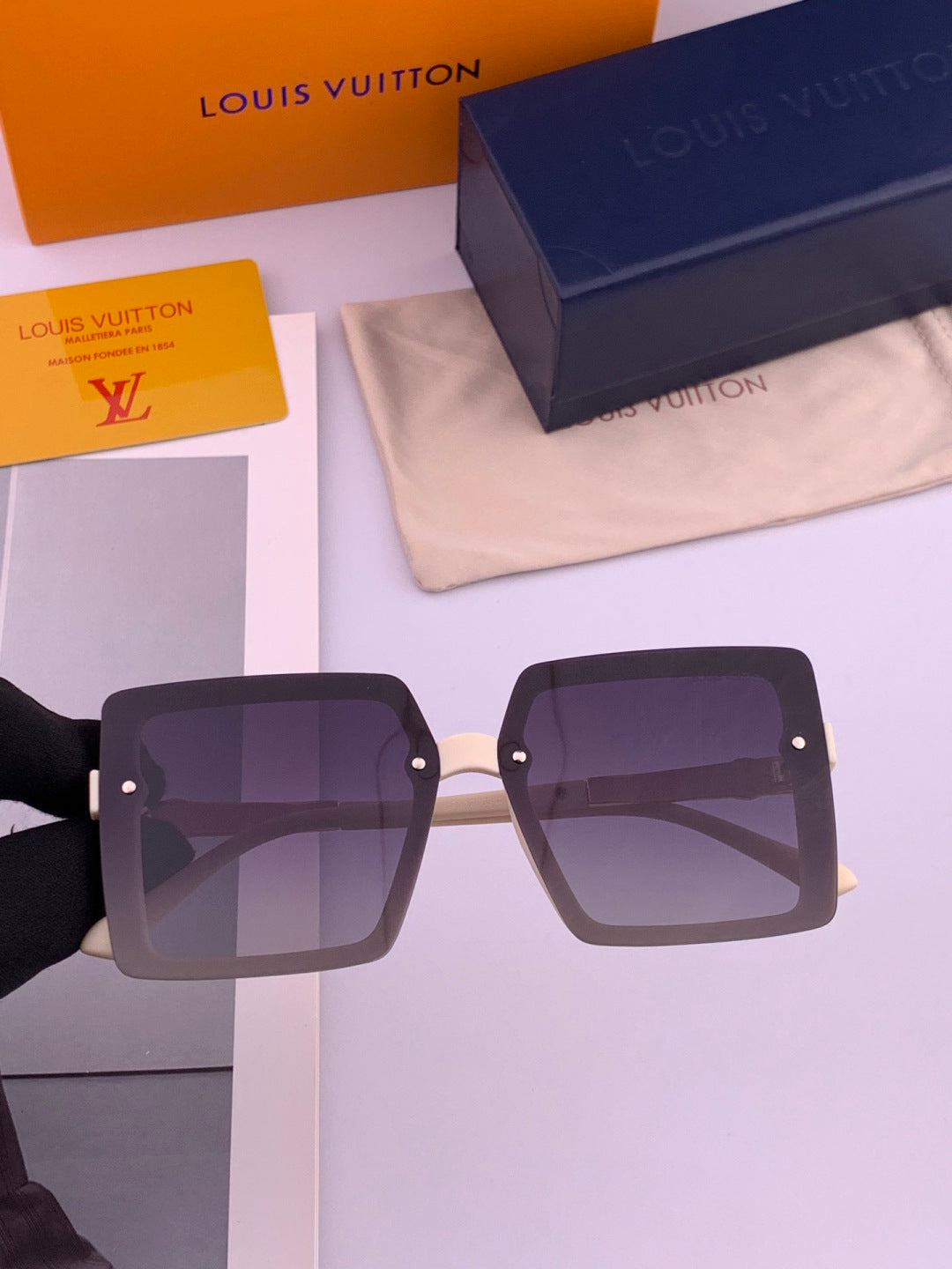 Louis Vuitton L2711 Polarized Square Red Lens Sunglasses for Men & Women - detail image 3