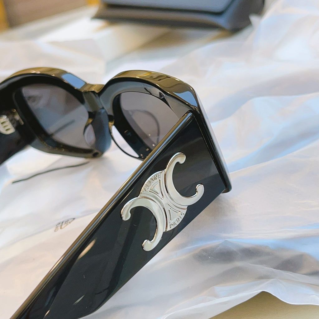Celine CL40282U Fashion Gray Lens Sunglasses for Men & Women - 449255 - detail image 5