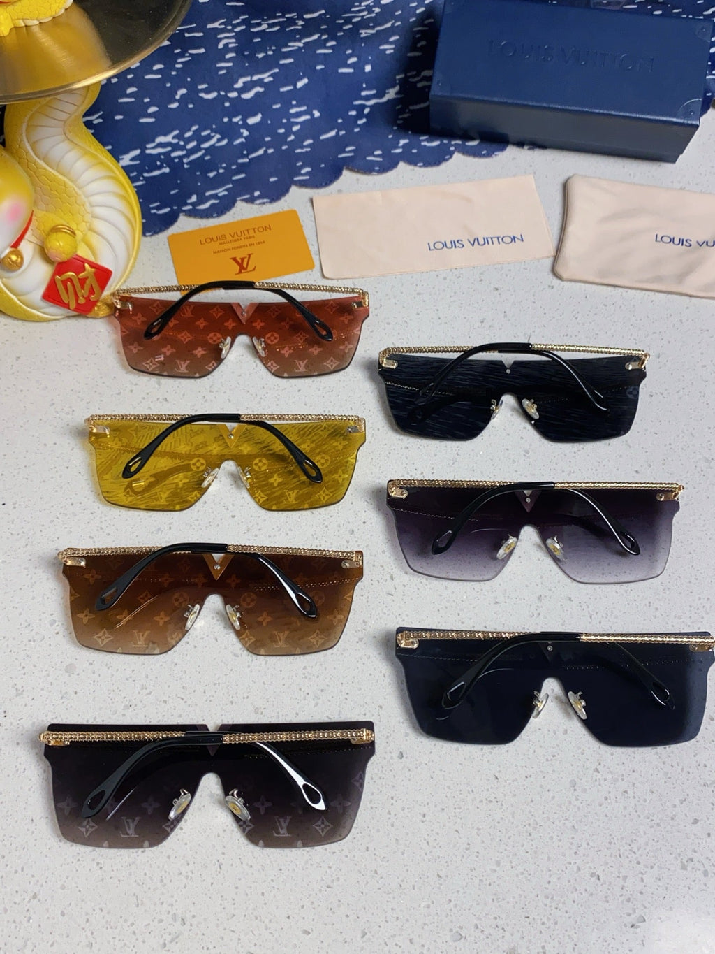 Louis Vuitton Fashion Gray Lens Sunglasses for Men & Women - detail image 11