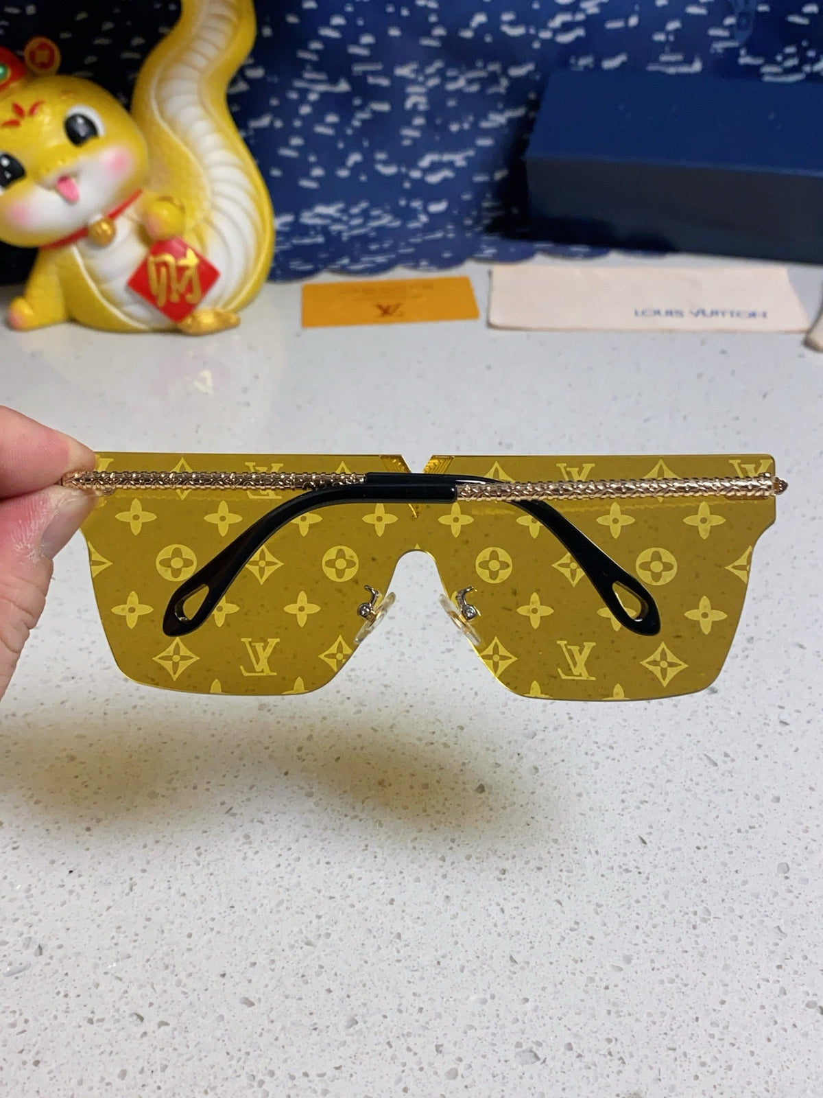Louis Vuitton Fashion Gold Lens Sunglasses for Men & Women - 493050 - detail image 5