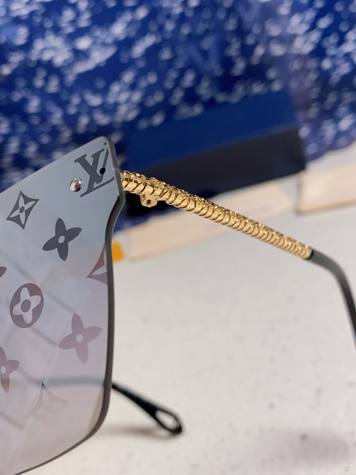 Louis Vuitton Fashion Gray Lens Sunglasses for Men & Women - detail image 7