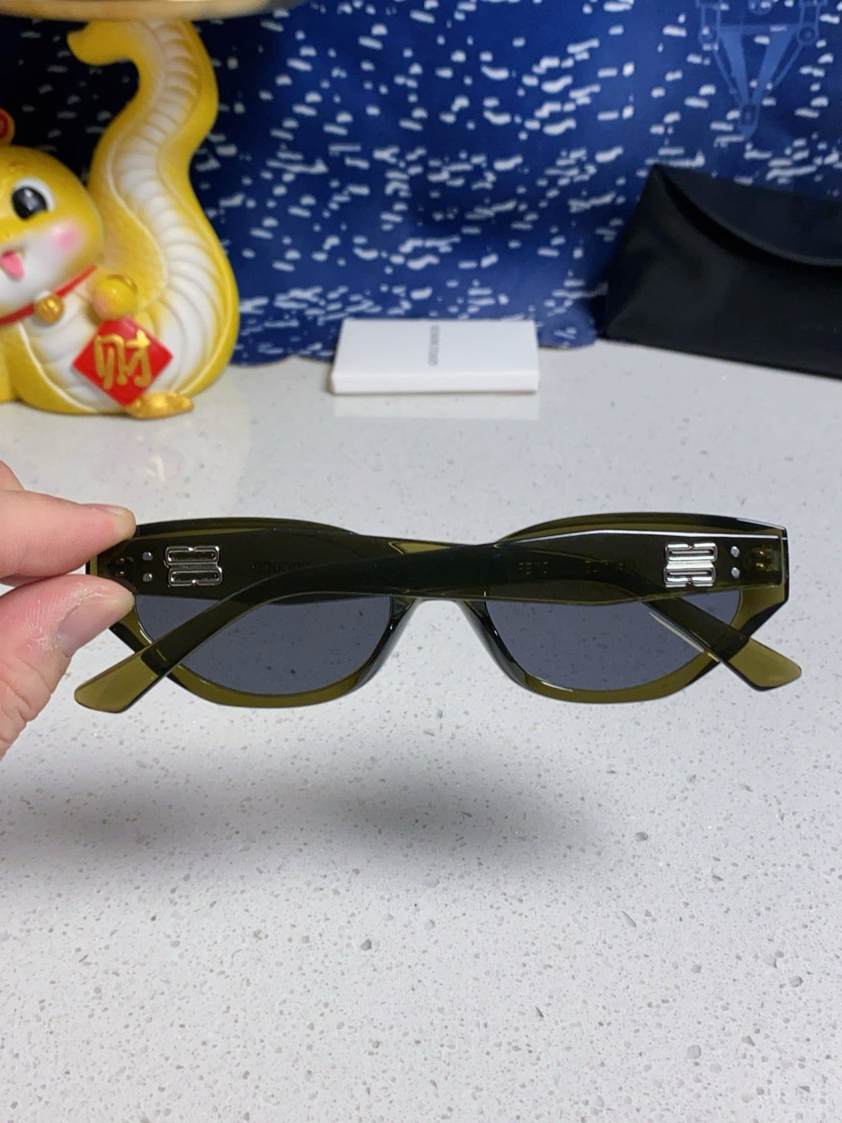 Gentle Monster ROCOCO Cat-Eye Blue Lens Sunglasses for Men & Women - 432927 - detail image 5