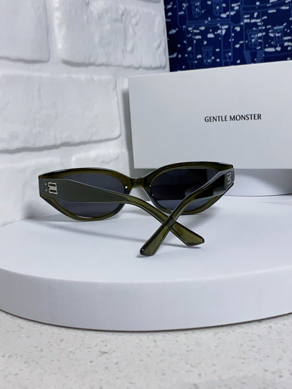 Gentle Monster ROCOCO Cat-Eye Blue Lens Sunglasses for Men & Women - 432927 - detail image 3