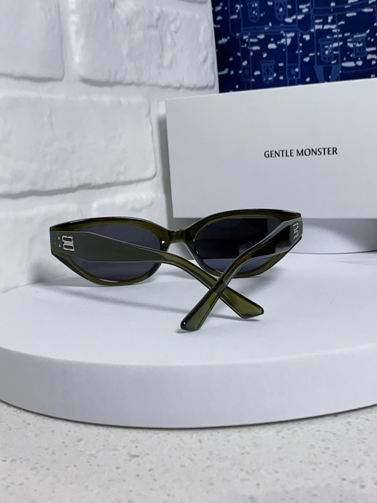 Gentle Monster ROCOCO Cat-Eye Blue Lens Sunglasses for Men & Women - 432927 - detail image 3