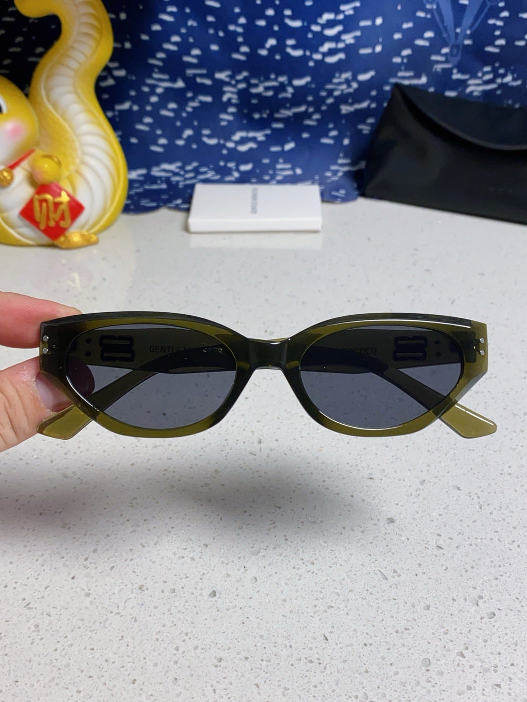 Gentle Monster ROCOCO Cat-Eye Blue Lens Sunglasses for Men & Women - detail image 4