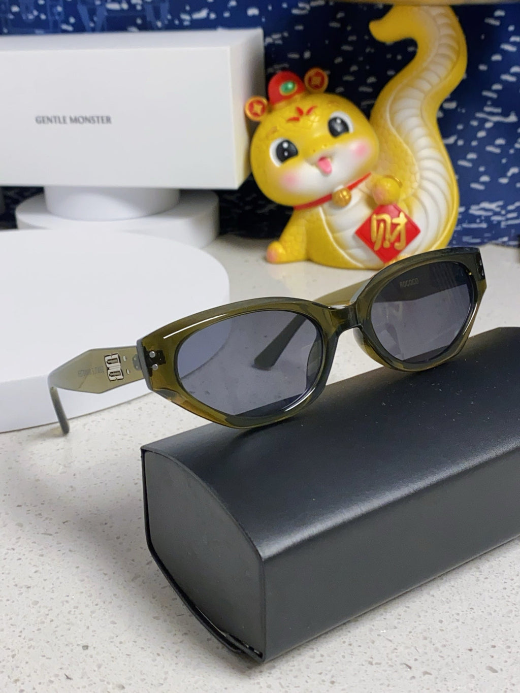 Gentle Monster ROCOCO Cat-Eye Blue Lens Sunglasses for Men & Women - 432927 - detail image 10