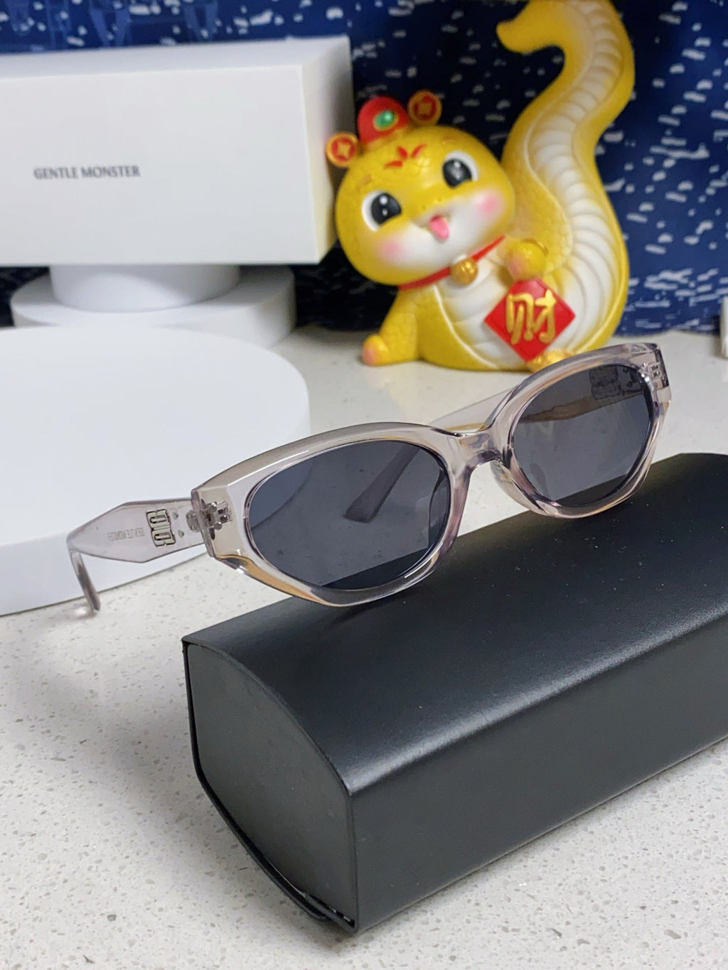 Gentle Monster ROCOCO Cat-Eye Silver Lens Sunglasses for Men & Women - detail image 10