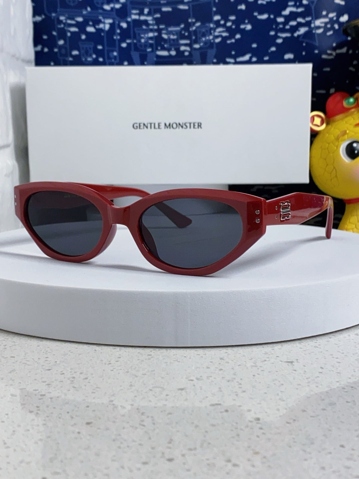 Gentle Monster ROCOCO Cat-Eye Red Lens Sunglasses for Men & Women - 432929
