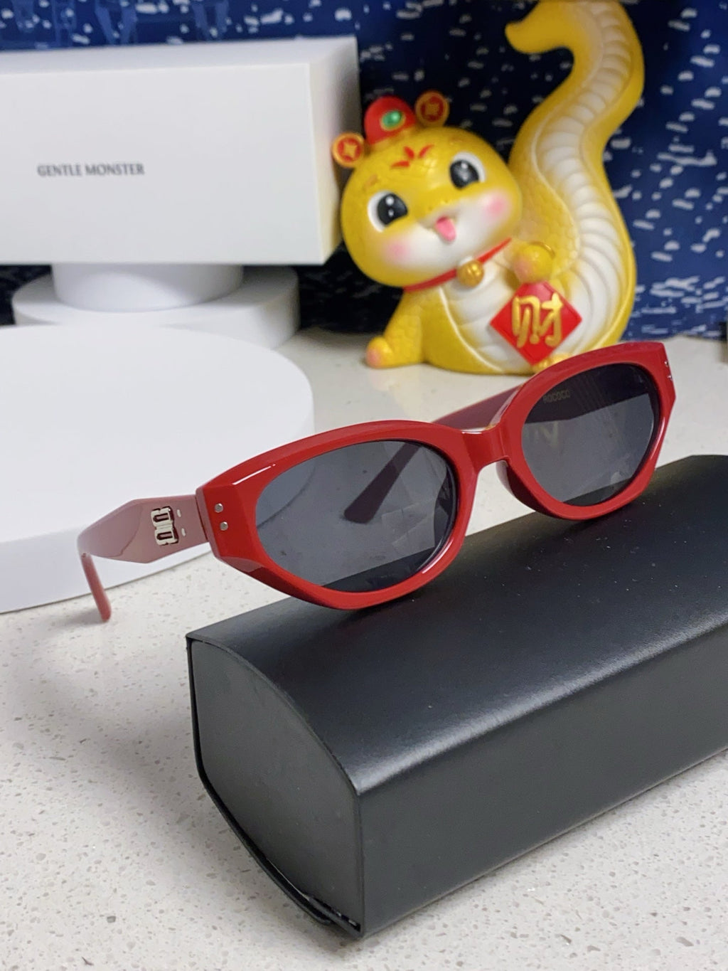Gentle Monster ROCOCO Cat-Eye Red Lens Sunglasses for Men & Women - detail image 10