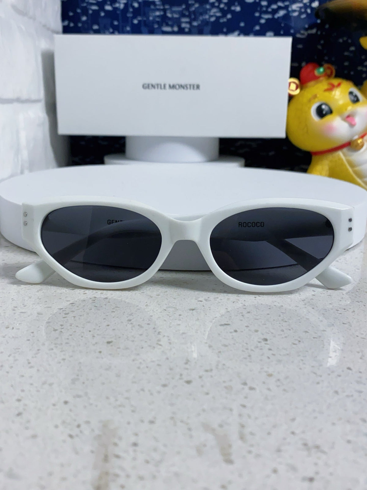Gentle Monster ROCOCO Cat-Eye Gray Lens Sunglasses for Men & Women - detail image 9