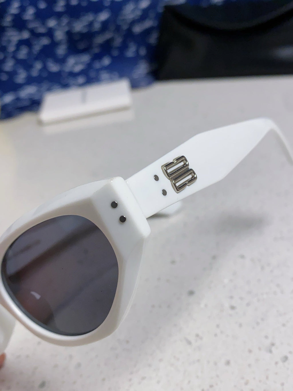 Gentle Monster ROCOCO Cat-Eye Gray Lens Sunglasses for Men & Women - detail image 7