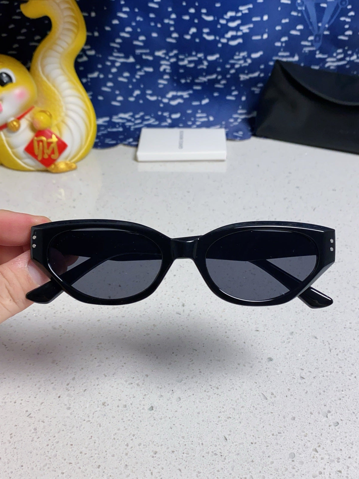 Gentle Monster ROCOCO Cat-Eye Black Lens Sunglasses for Men & Women - 432931 - detail image 4