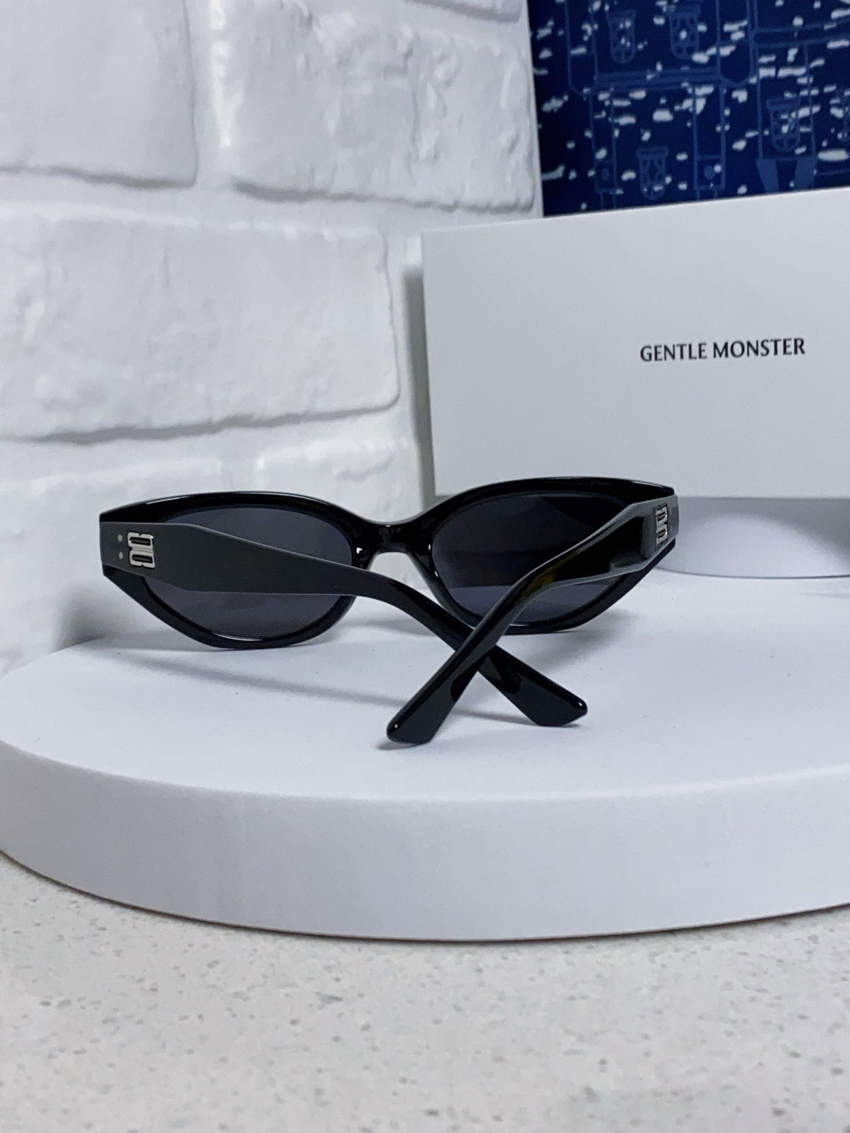 Gentle Monster ROCOCO Cat-Eye Black Lens Sunglasses for Men & Women - detail image 3