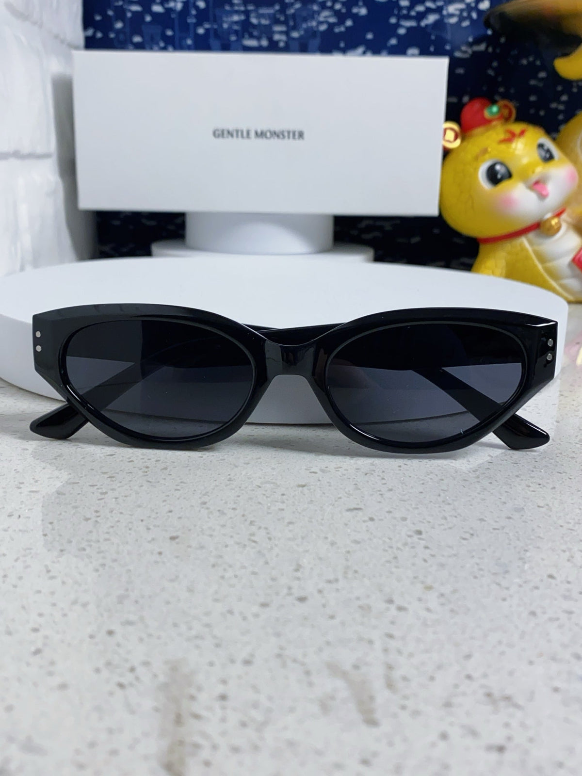 Gentle Monster ROCOCO Cat-Eye Black Lens Sunglasses for Men & Women - 432931 - detail image 9