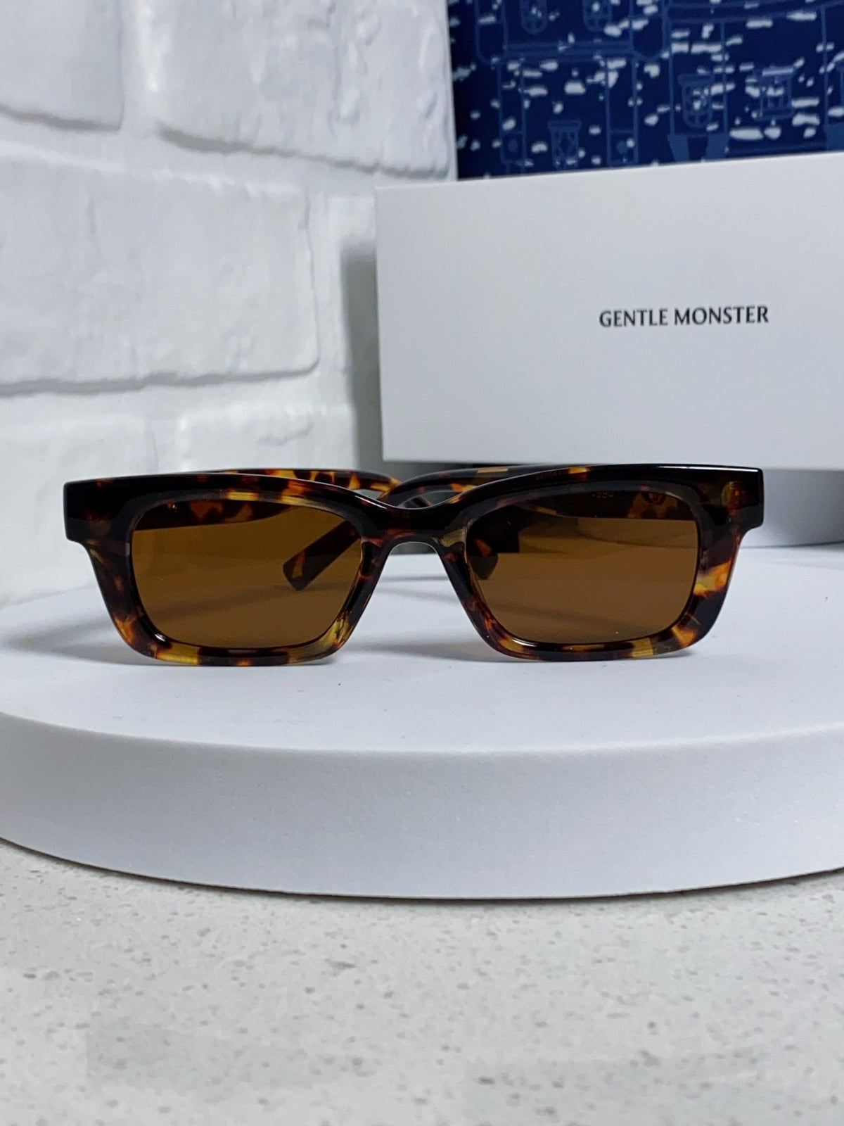 Gentle Monster JENNIE1996 Cat-Eye Brown Lens Sunglasses for Women - detail image 2