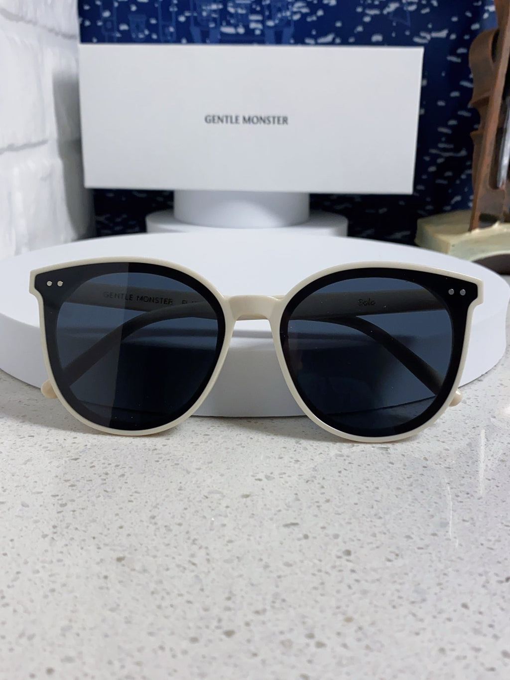 Gentle Monster SOLO Polarized Round Blue Lens Sunglasses for Men & Women - detail image 9