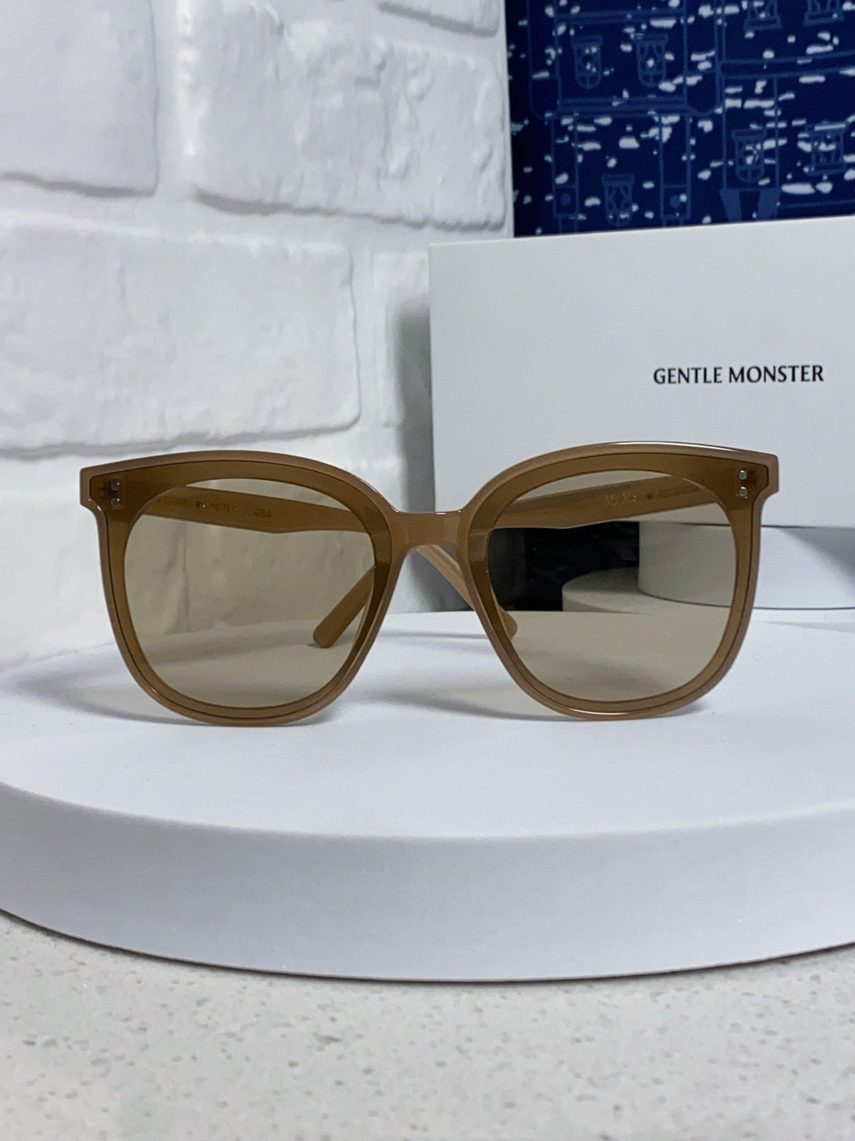 Gentle Monster MYMA Oversized Gray Lens Sunglasses for Men & Women - detail image 2