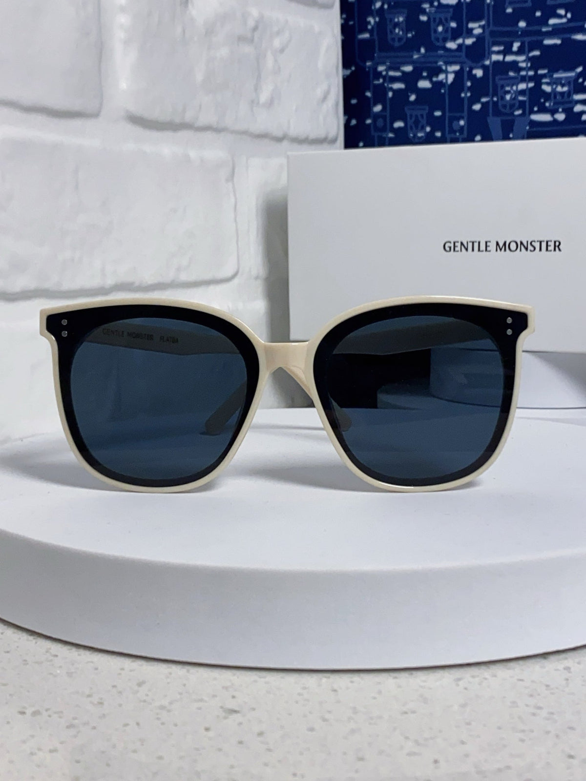 Gentle Monster MYMA Oversized Blue Lens Sunglasses for Men & Women - detail image 2