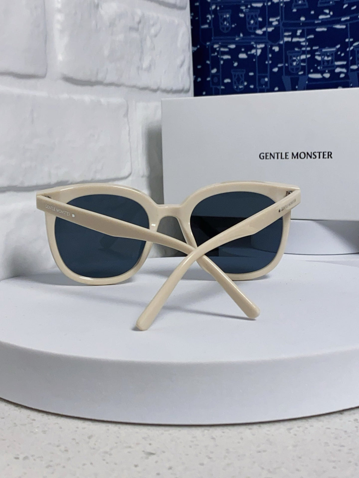 Gentle Monster MYMA Oversized Blue Lens Sunglasses for Men & Women - detail image 3