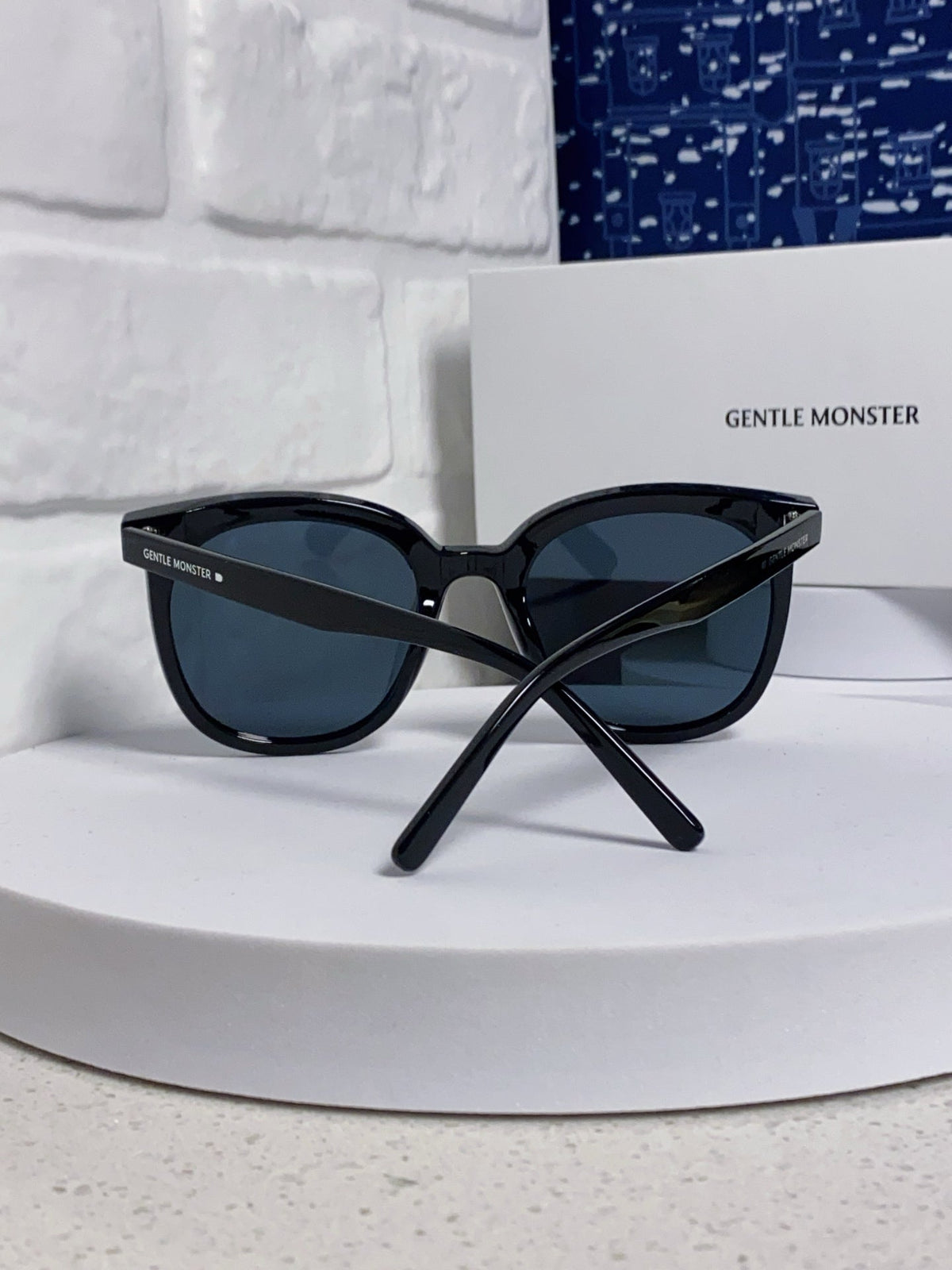 Gentle Monster MYMA Oversized Black Lens Sunglasses for Men & Women - detail image 3